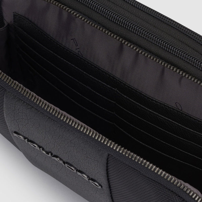 Wrist clutch bag in recycled fabric