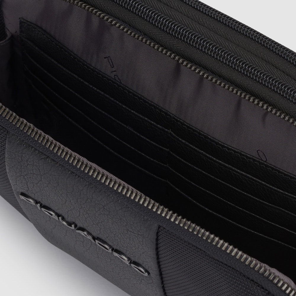 Wrist clutch bag in recycled fabric