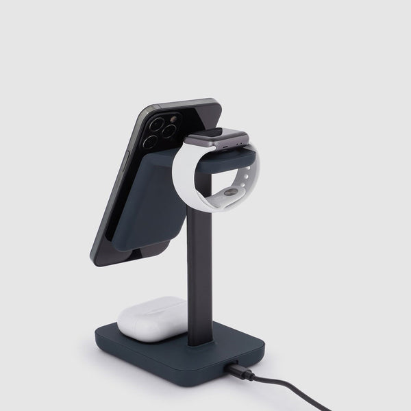 Wireless charging station