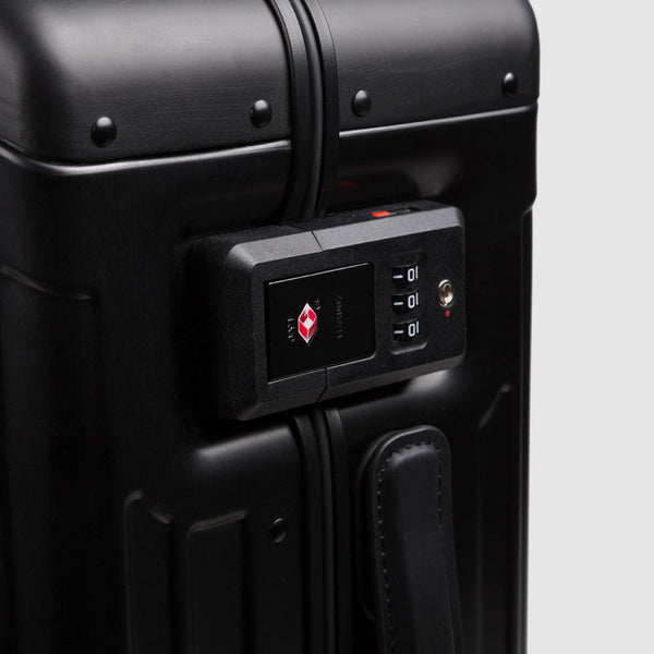 Ultra slim, hardside spinner with shirt sleeve