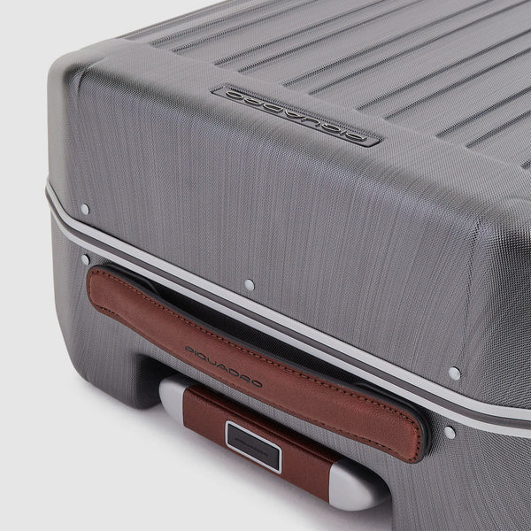 Ultra slim, hardside spinner with TSA lock