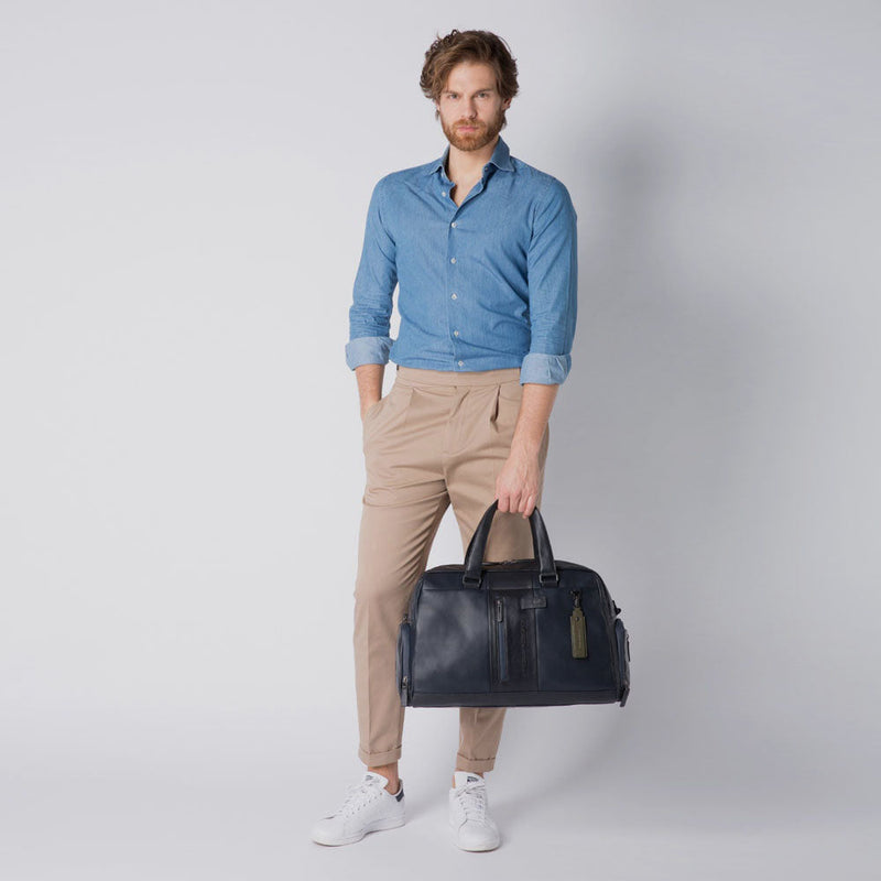 Personalizable duffel bag with shoe compartment