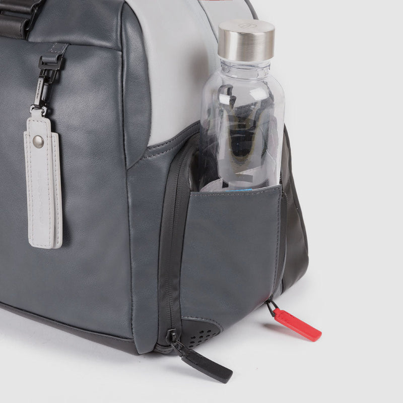 Personalizable duffel bag with shoe compartment