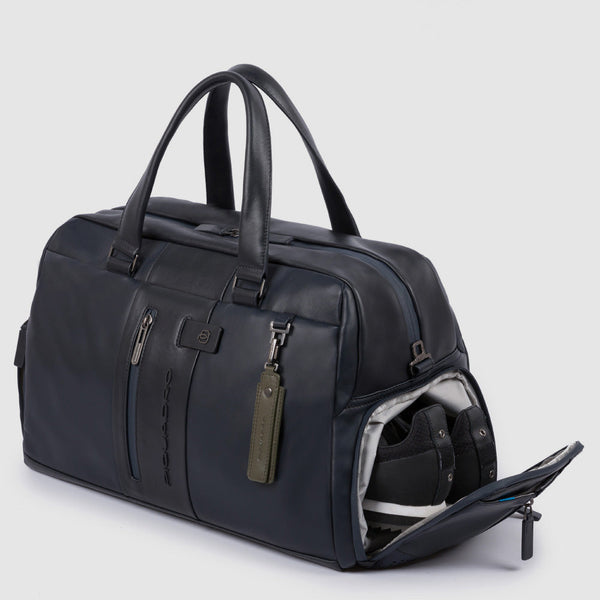 Personalizable duffel bag with shoe compartment