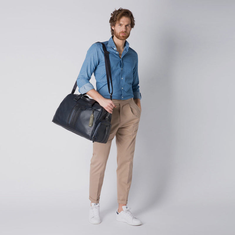 Personalizable duffel bag with shoe compartment