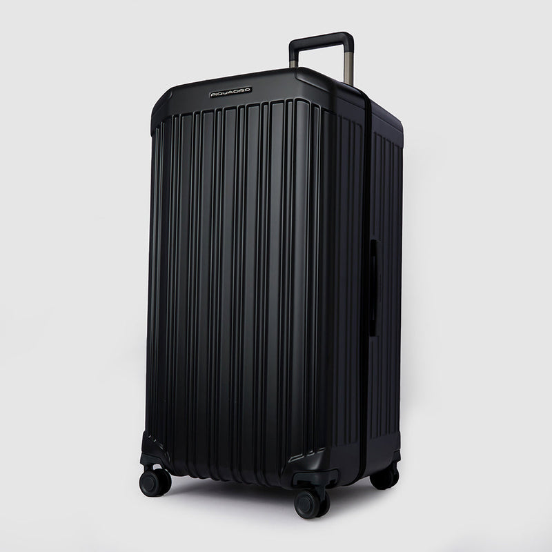 Hardside spinner in trunk shape with TSA lock