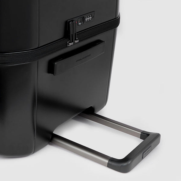 Hardside spinner in trunk shape with TSA lock