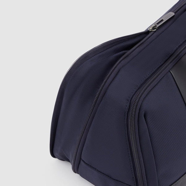 Hanging toiletry bag, expandable