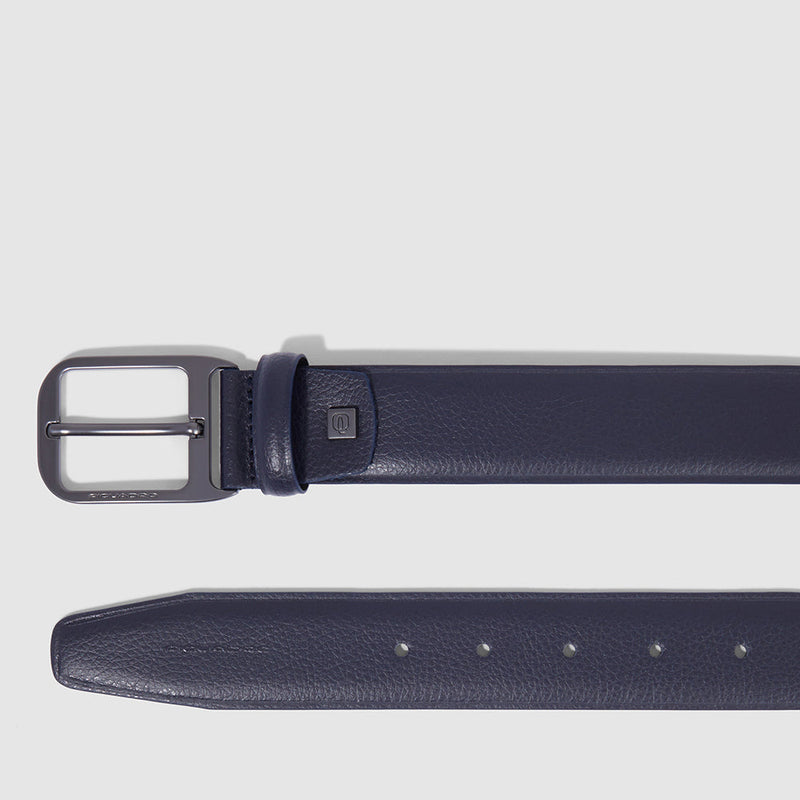 Men’s leather belt with prong buckle