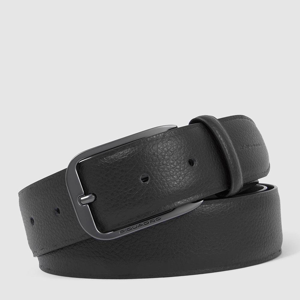 Men’s leather belt with prong buckle