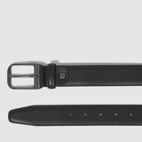 Men’s leather belt with prong buckle