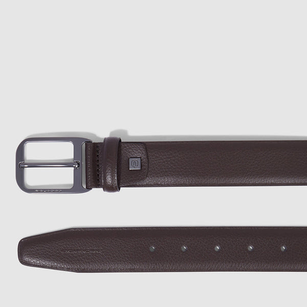 Men’s leather belt with prong buckle