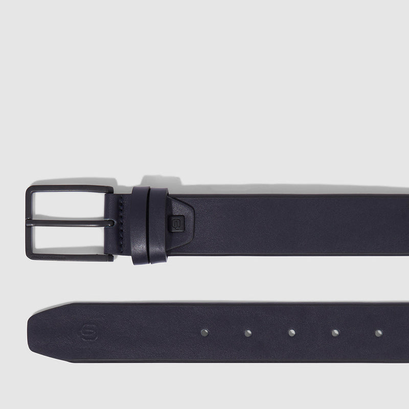 Men’s leather belt with prong buckle
