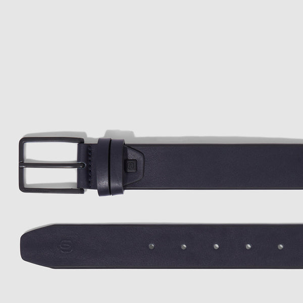 Men’s leather belt with prong buckle