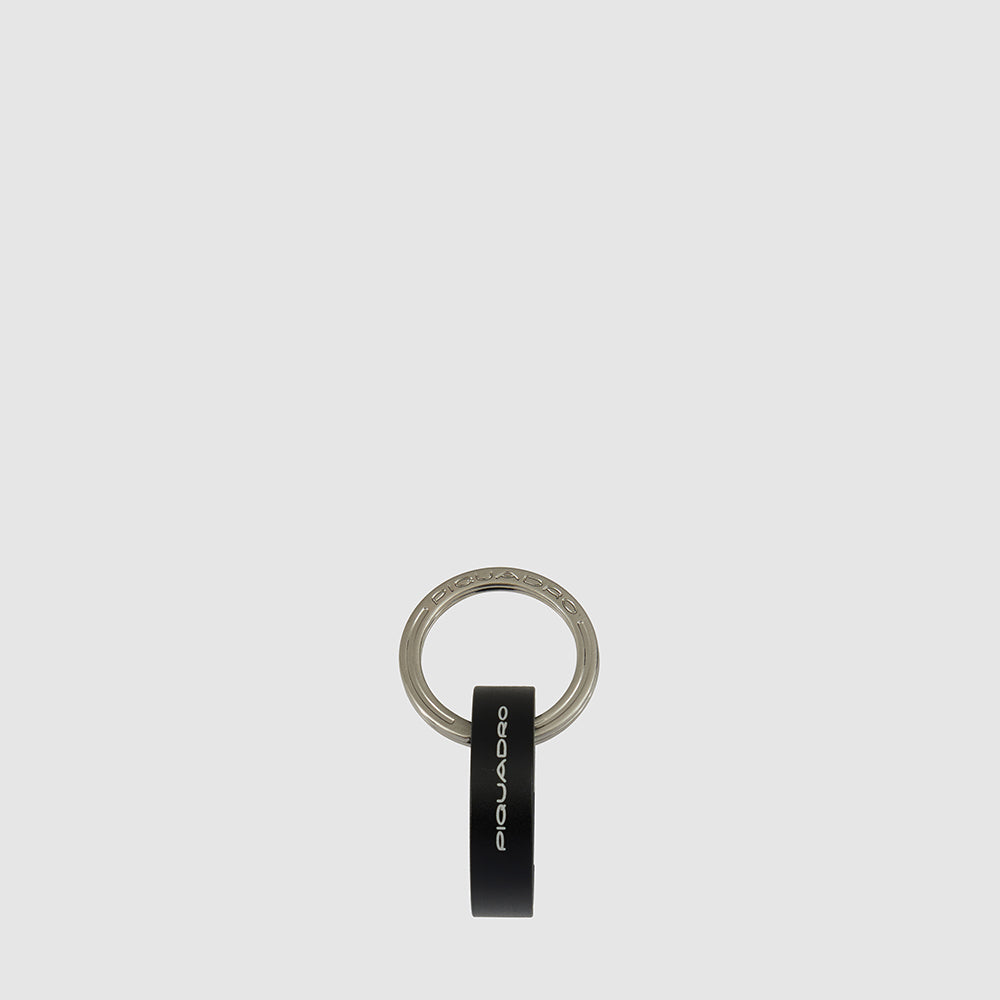 Keychain with round carabiner hook