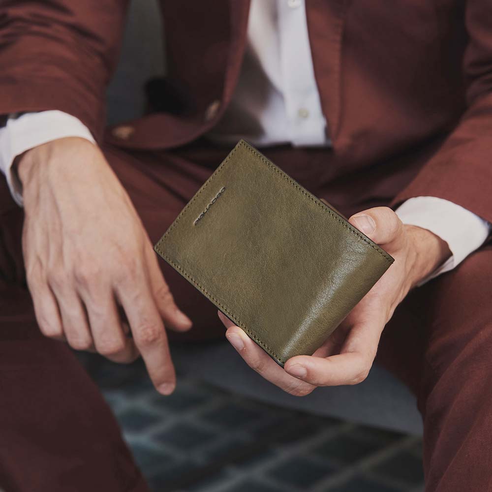 Men’s wallet with coin pocket