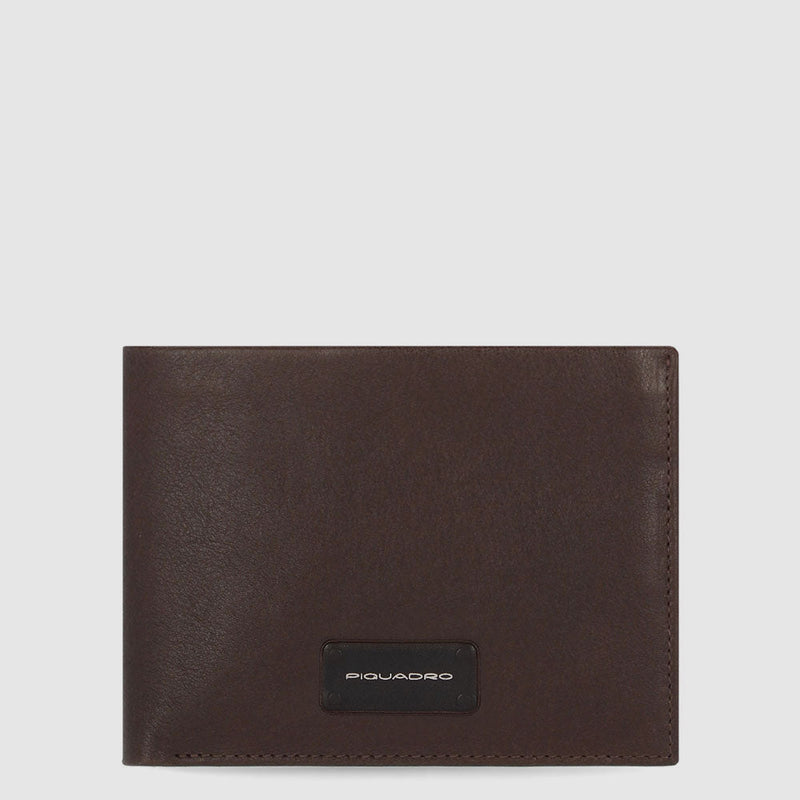 Men’s wallet with zipped coin pocket