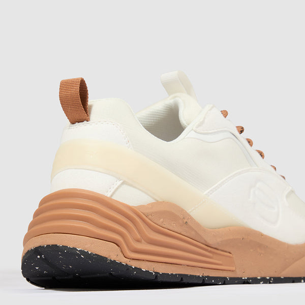 Sneakers in recycled materials