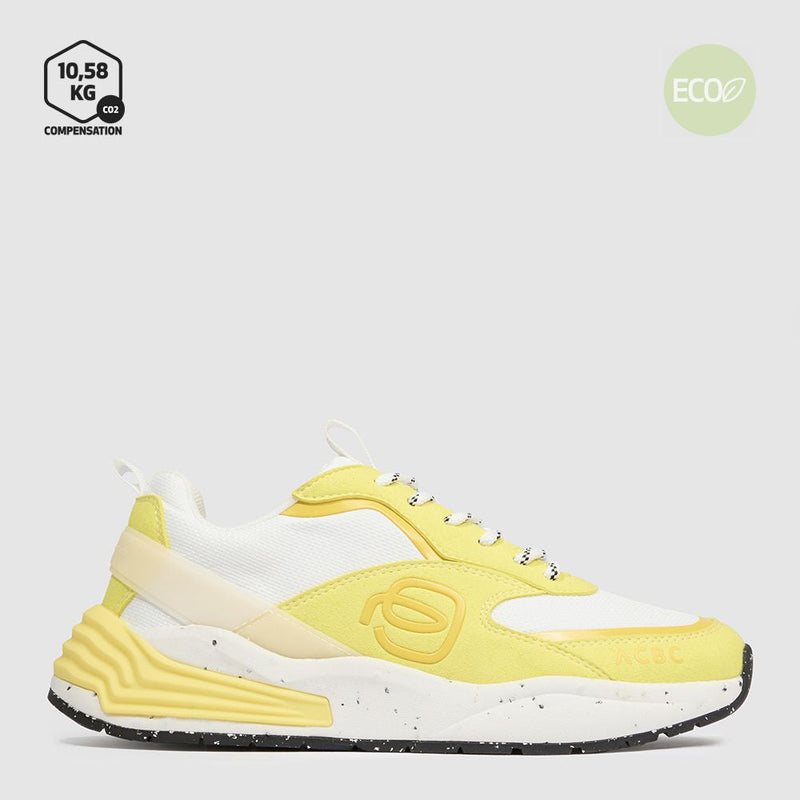 Sneakers in recycled materials