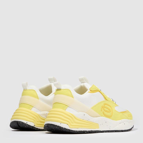 Sneakers in recycled materials