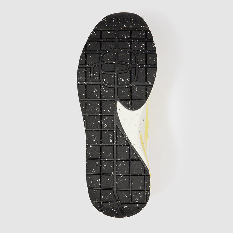 Sneakers in recycled materials