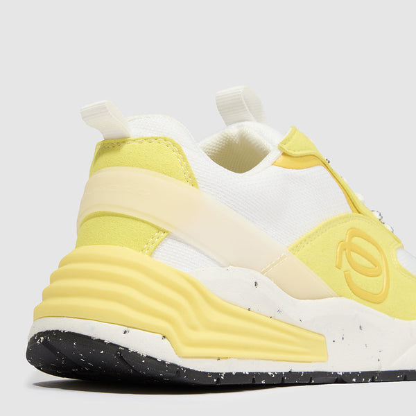 Sneakers in recycled materials