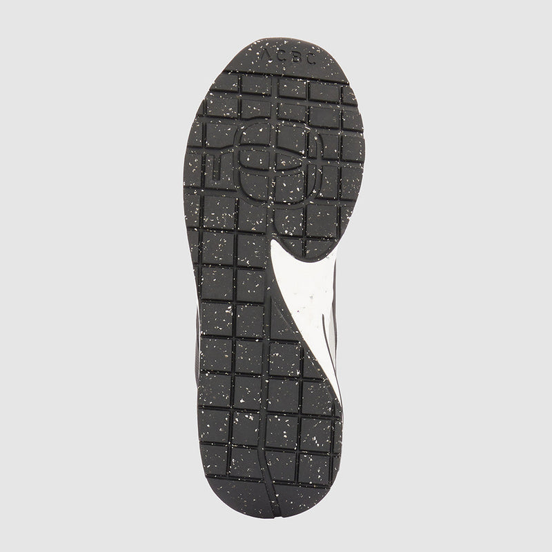 Sneakers in recycled materials