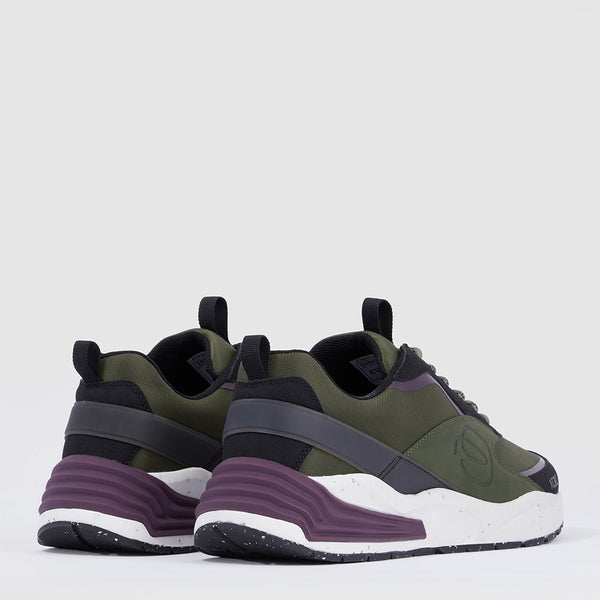 Sneakers in recycled materials