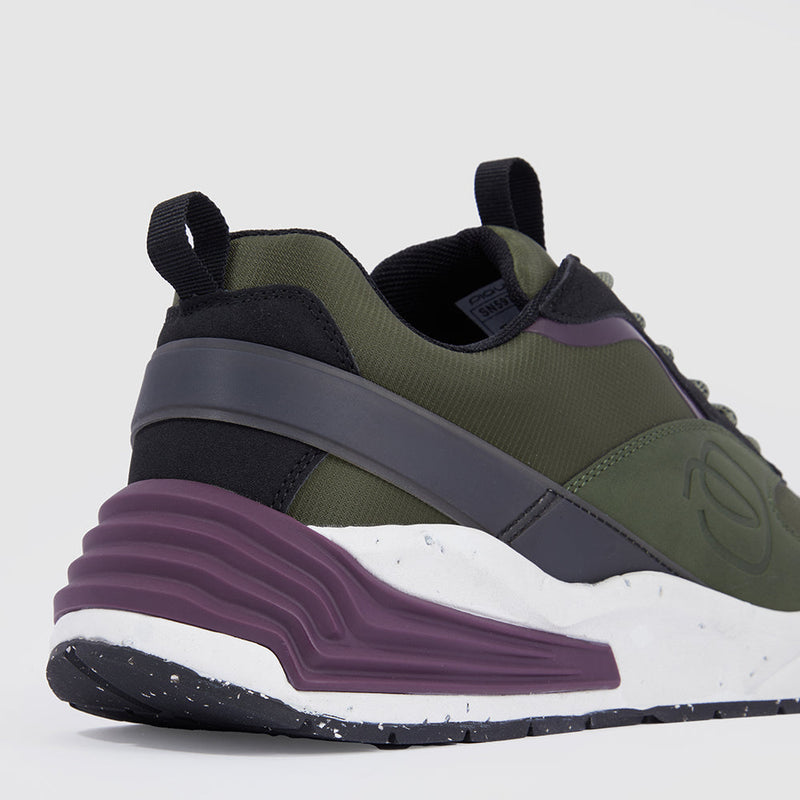 Sneakers in recycled materials