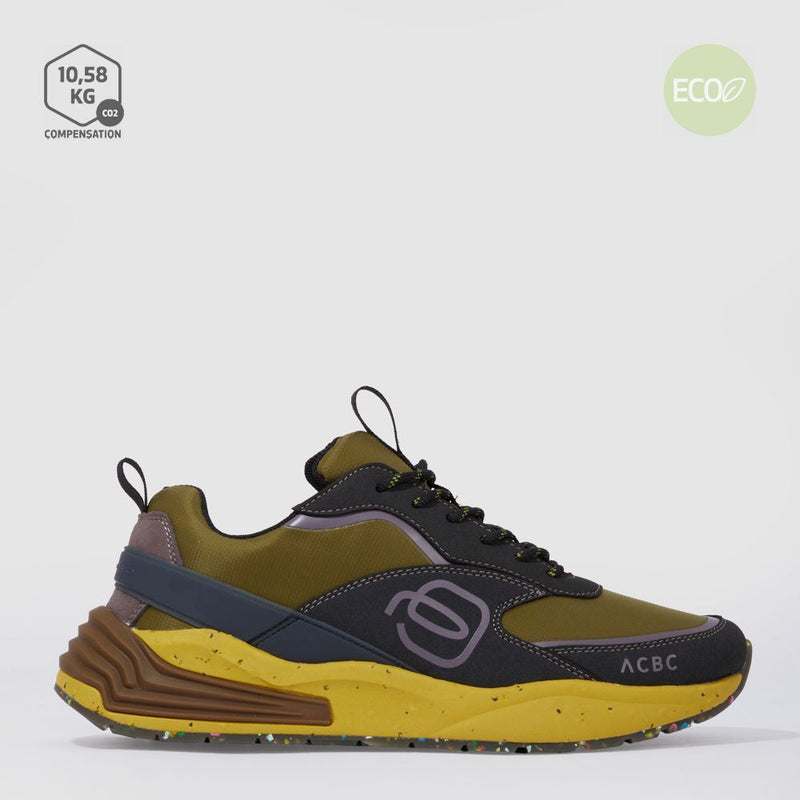 Sneakers in recycled materials