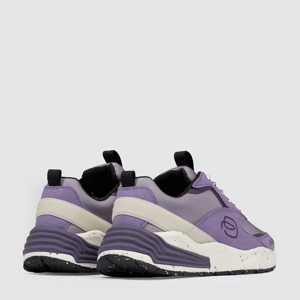 Sneakers in recycled materials