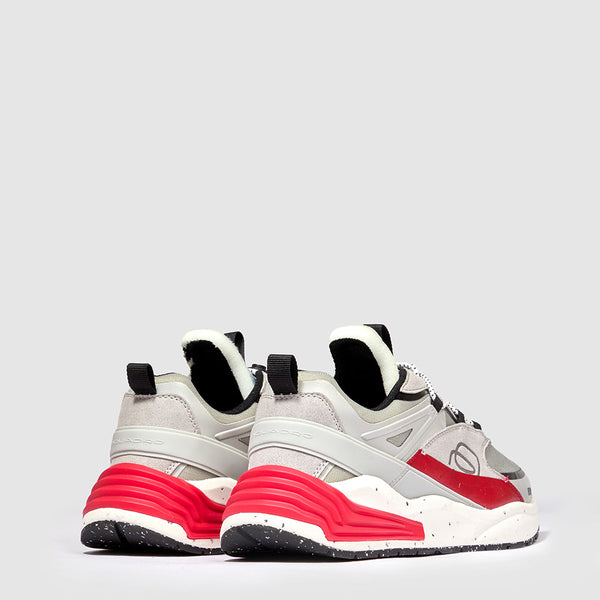 Sneakers in recycled materials
